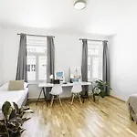 Holandska 36