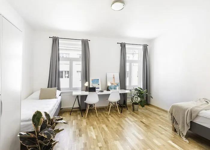 Holandska 36